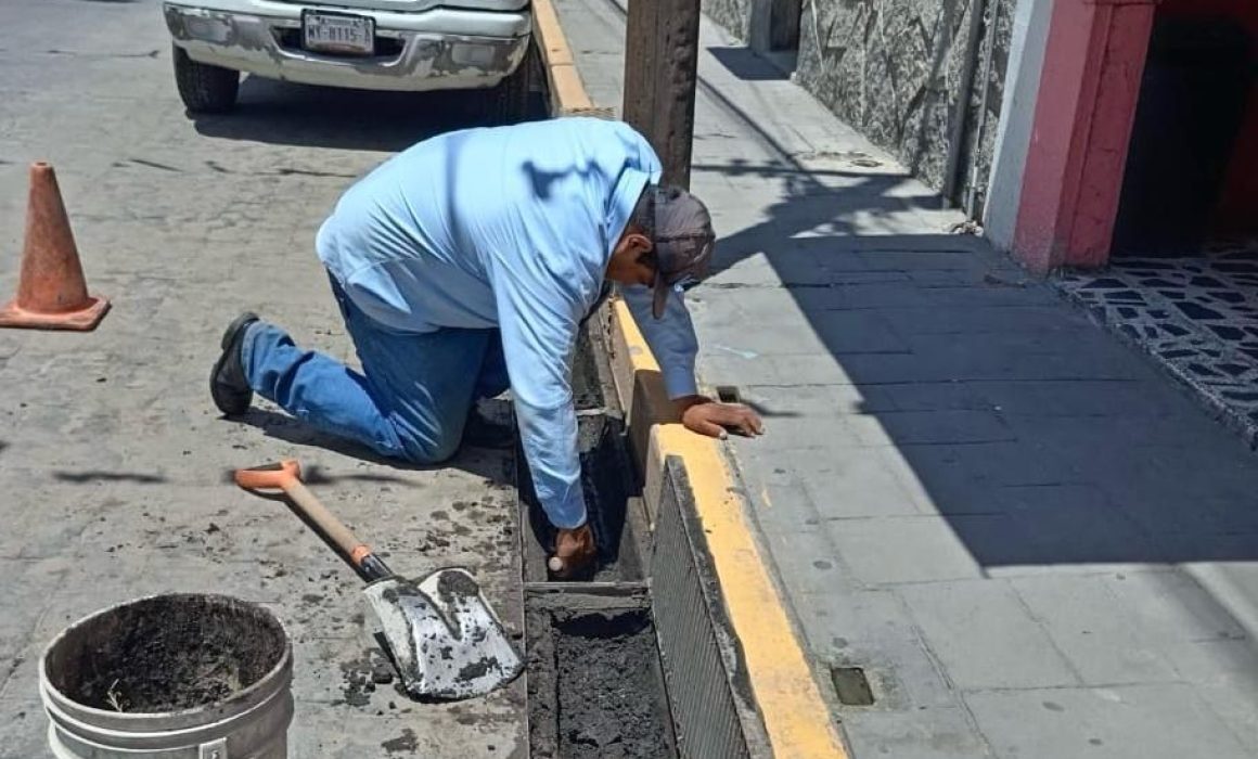 Realiza Capamh desazolve y mantenimiento de drenajes en Huamantla