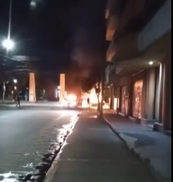 Encuentran vehículo en llamas con dos personas calcinadas en el centro de Loreto, Zacatecas