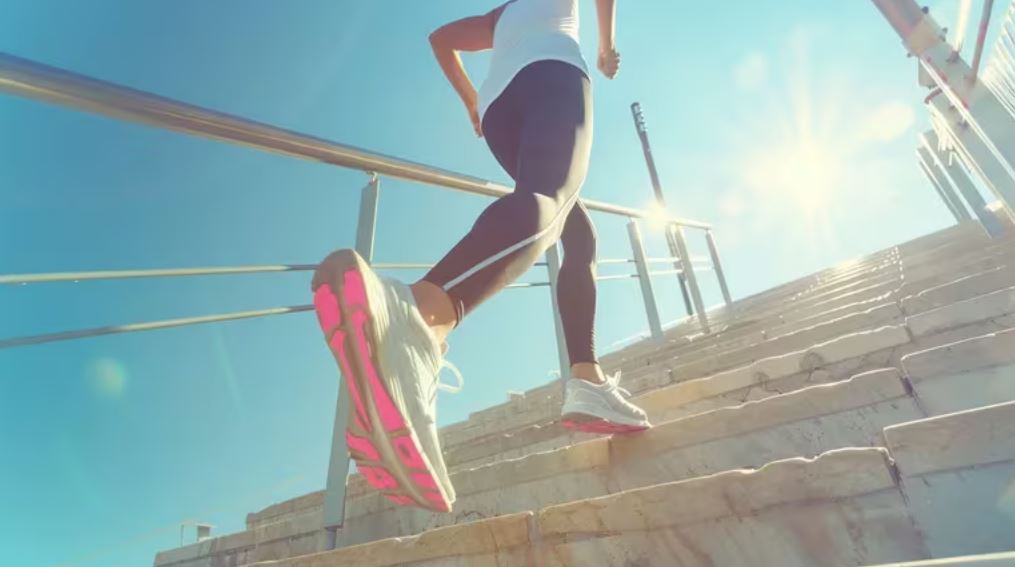 Subir 50 escalones al día reduce el riesgo cardiovascular en un 20%