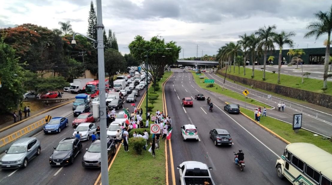 Protesta del Poder Judicial Federal bloquea carretera Xalapa-Veracruz