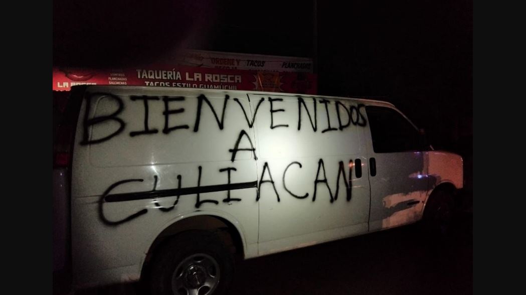 Hallan cinco cuerpos en camioneta en Culiacán con mensaje inquietante