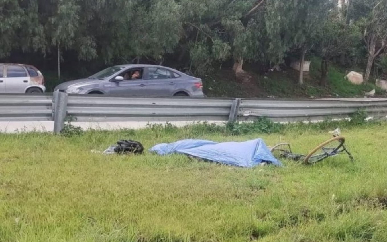 Ciclista pierde la vida tras ser atropellado en Periférico Ecológico; conductor se da a la fuga