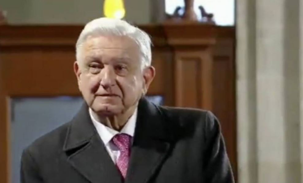 AMLO se conmueve en su última mañanera al escuchar "La Paloma"