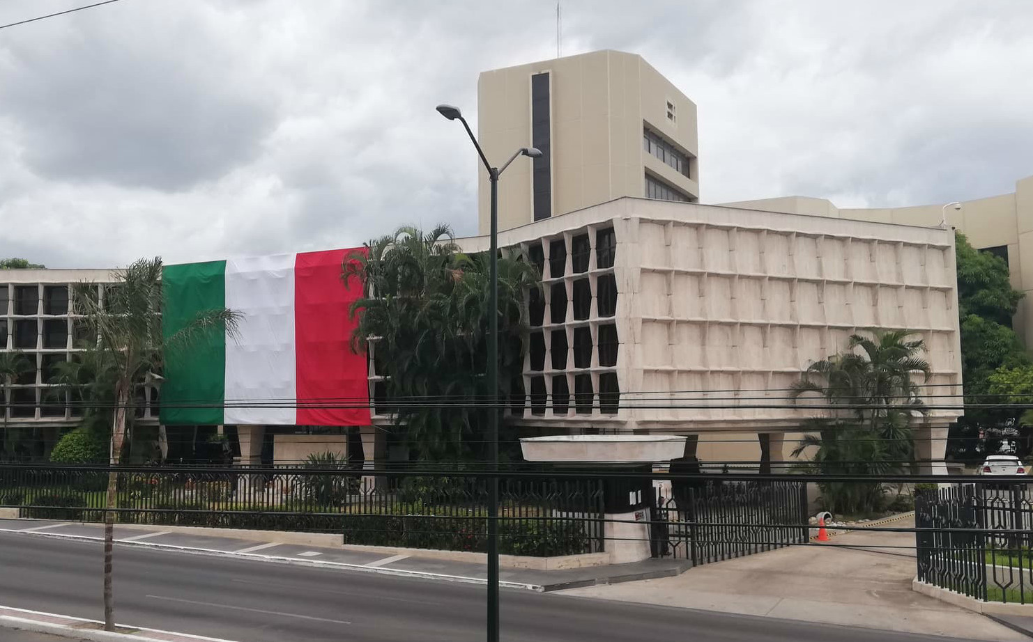 Magistrados del Primer Tribunal Colegiado en Materia Penal del Tercer Circuito devuelven bienes de lujo al CJNG