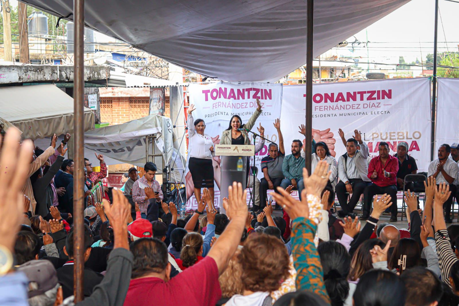 San Cristóbal Tepontla y Santa Bárbara Almoloya reconocen a Tonantzin Fernández como presidenta electa