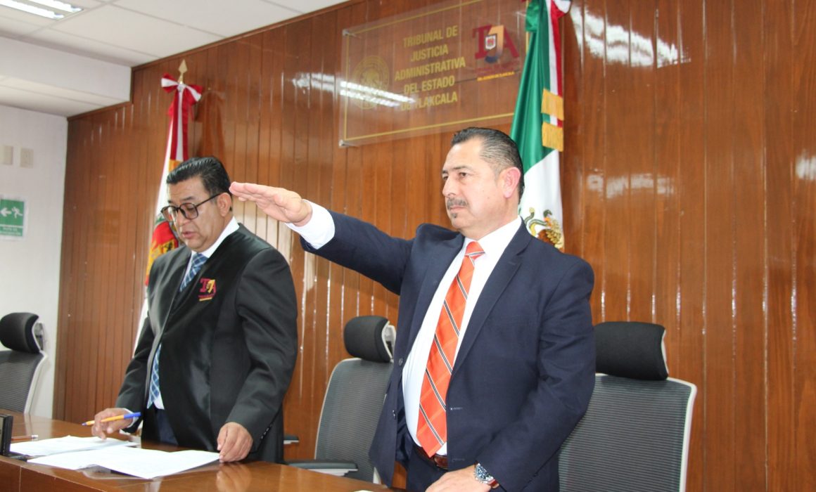Imponen toga a Manuel Vázquez como magistrado del TJA