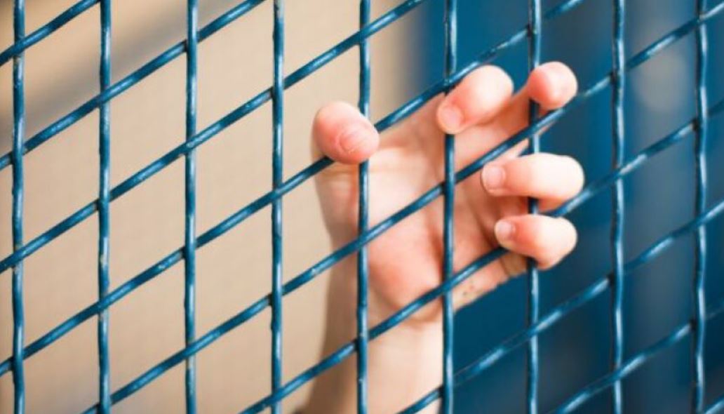 Detienen a estudiante por extorsionar a compañeros en secundaria de Tláhuac