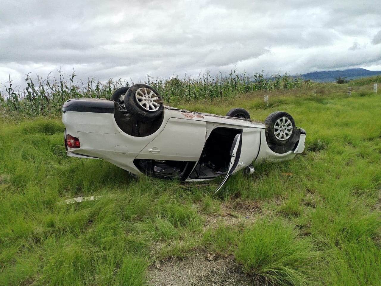 Joven de 18 años resulta herida tras volcadura en la autopista Amozoc-Perote
