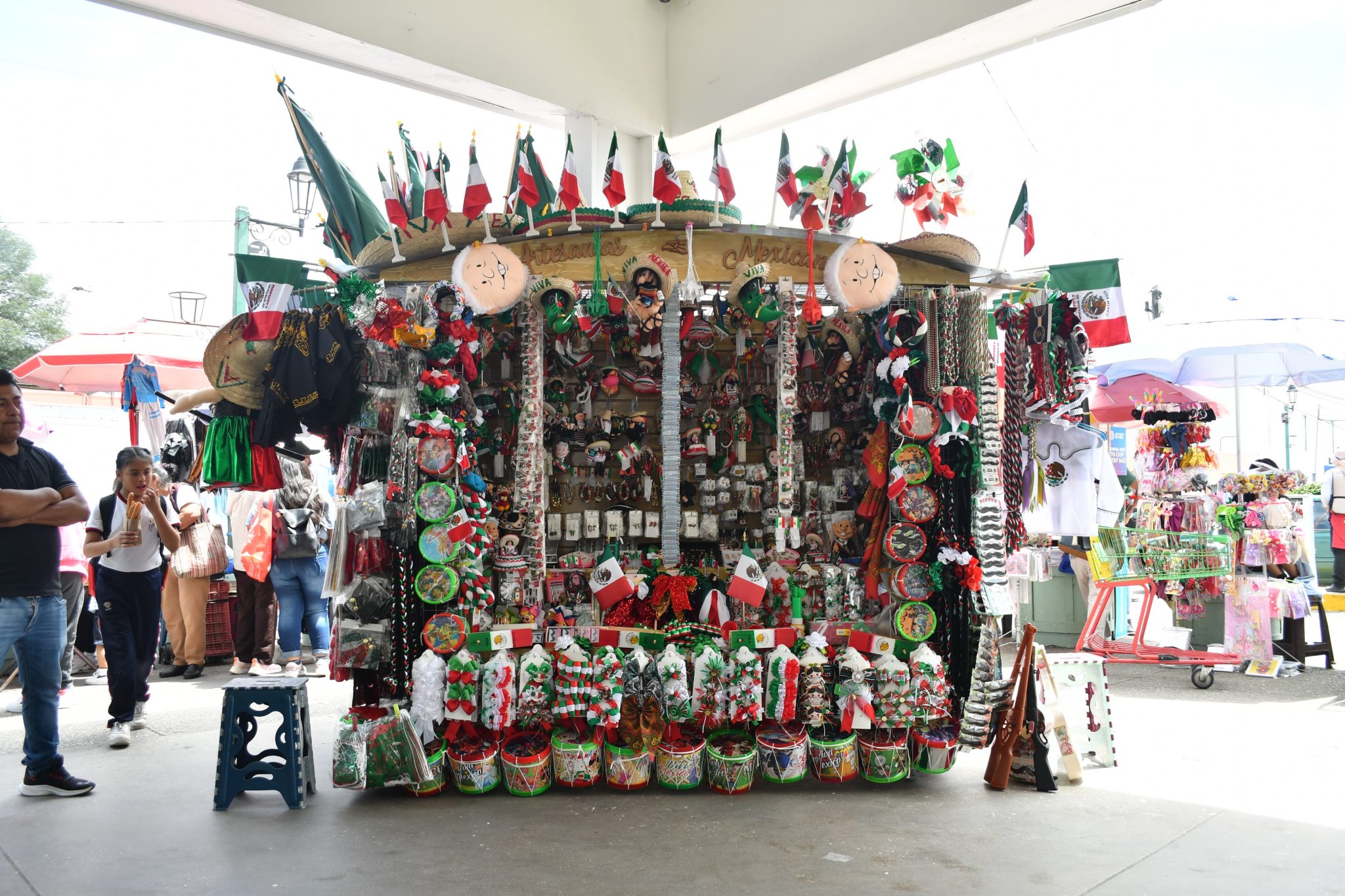 Regresa la venta de artículos para Fiestas Patrias en Tlaxcala 