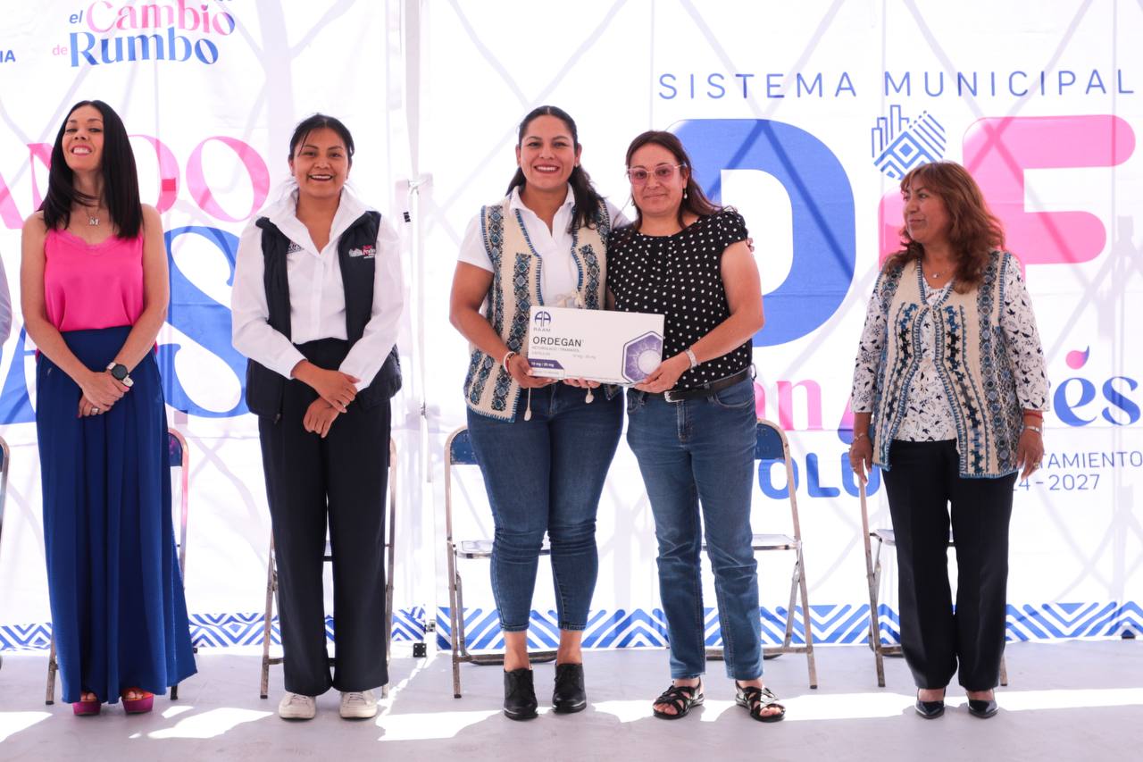 Impulsa Guadalupe Cuautle salud de sanandreseños con entrega de medicamentos