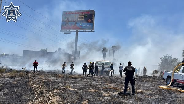 Atienden incendio en depósito vehicular en límites de Cholula y Juan C. Bonilla
