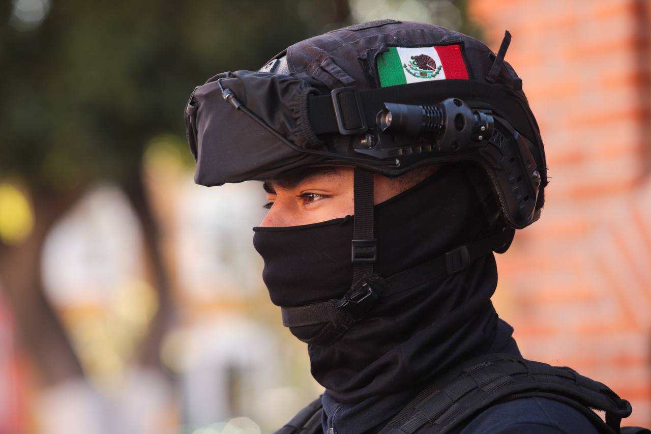 Omar Muñoz realiza caminata nocturna en Cuatro Caminos 