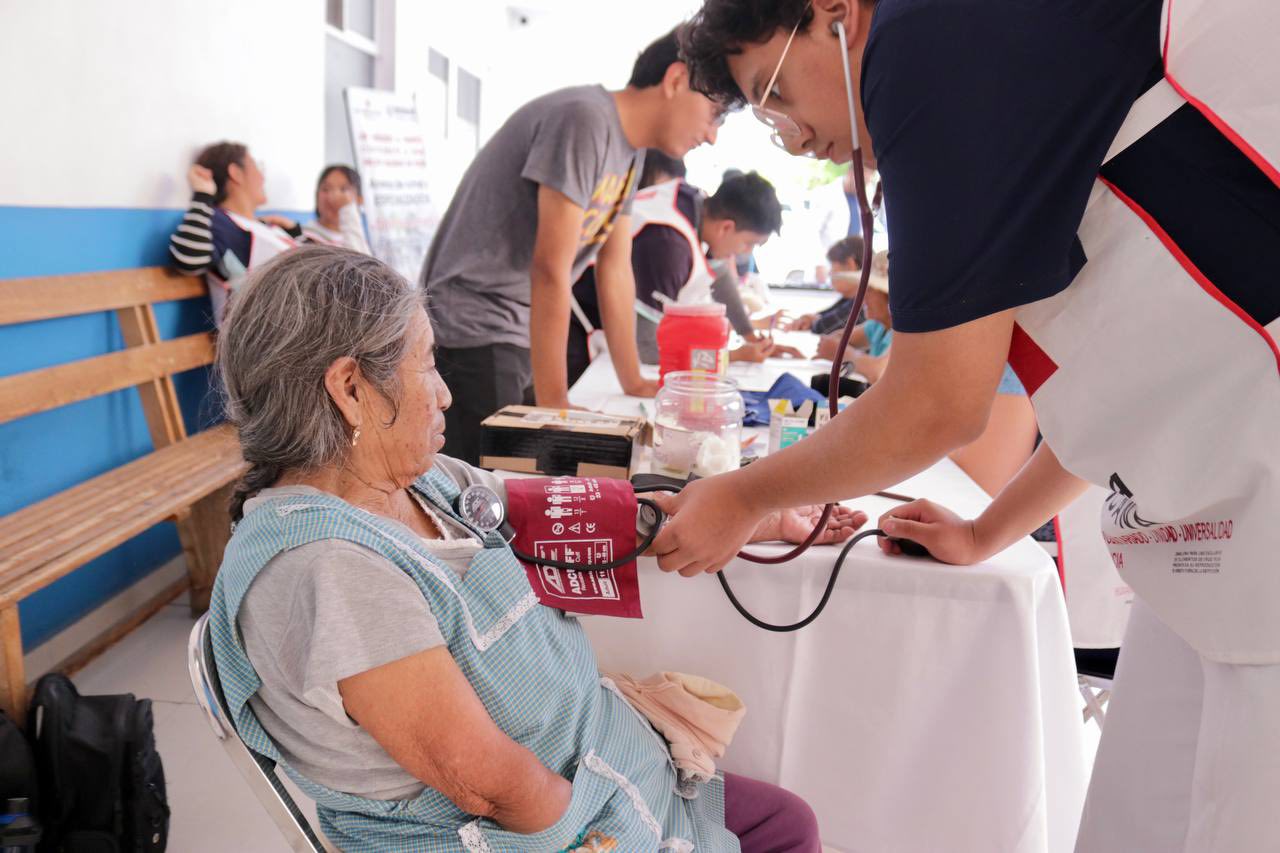 Impulsa Guadlupe Cuautle acciones por la salud en San Antonio Cacalotepec