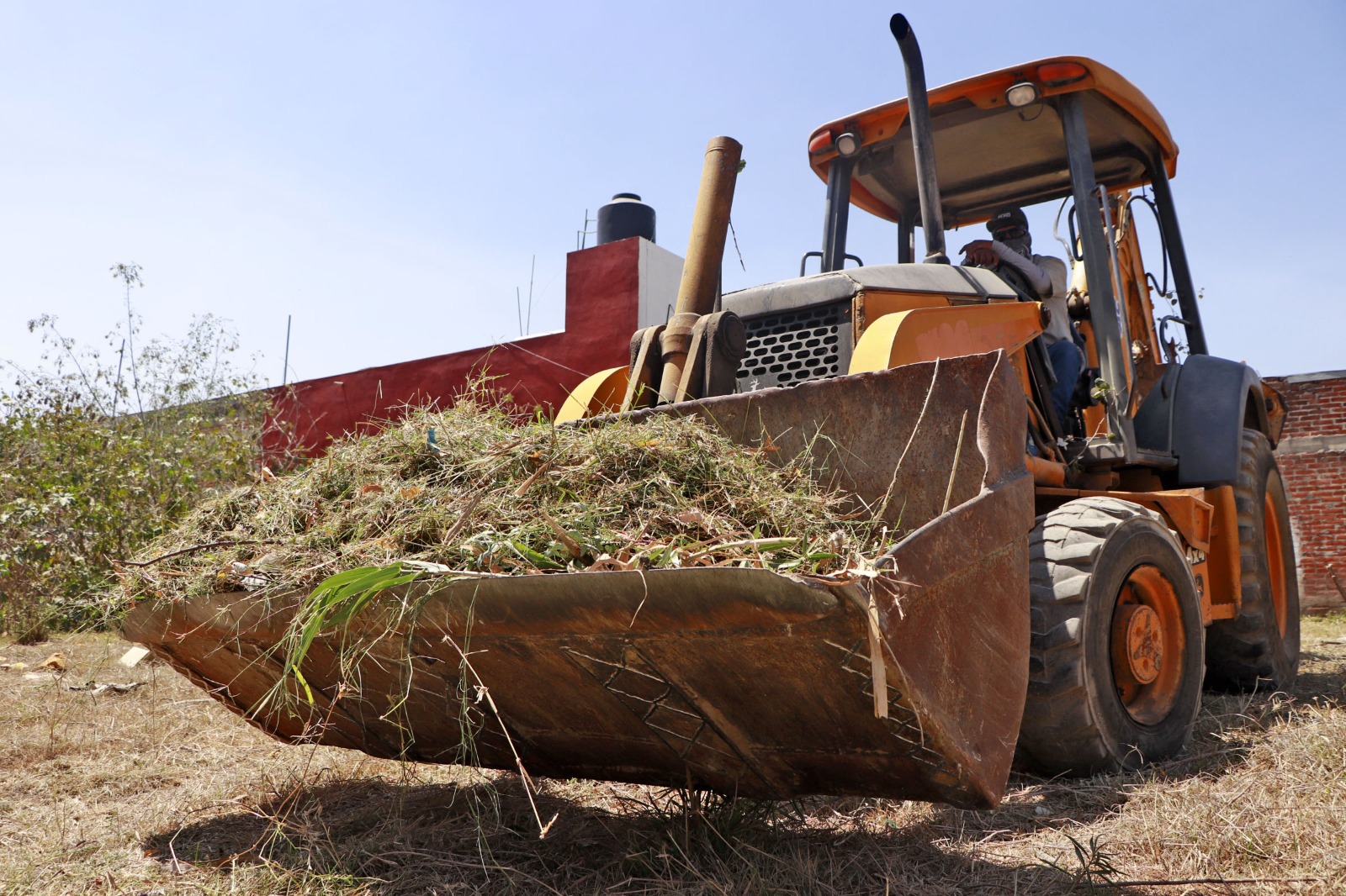 Omar Muñoz continúa cumpliendo su palabra de regresar a dialogar con la gente de Cuautlancingo 