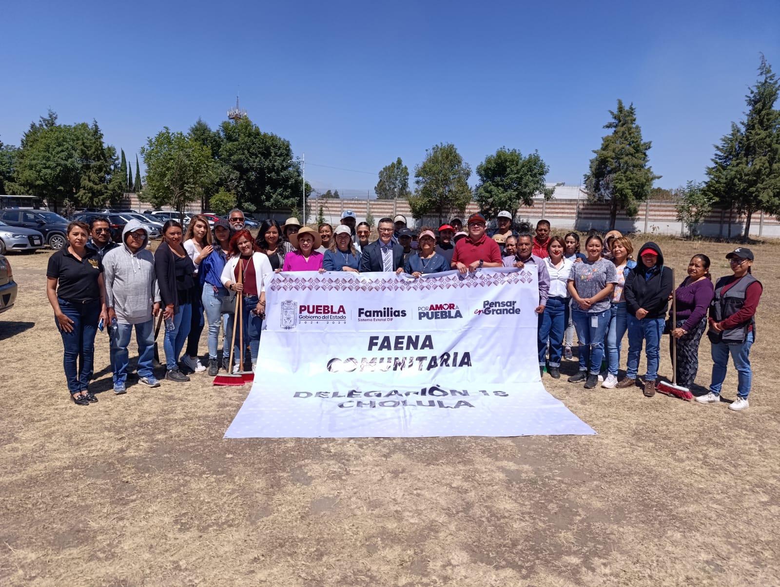 Encabeza Tere Alfaro faena comunitaria en la Escuela Josefa Ortiz de Domínguez
