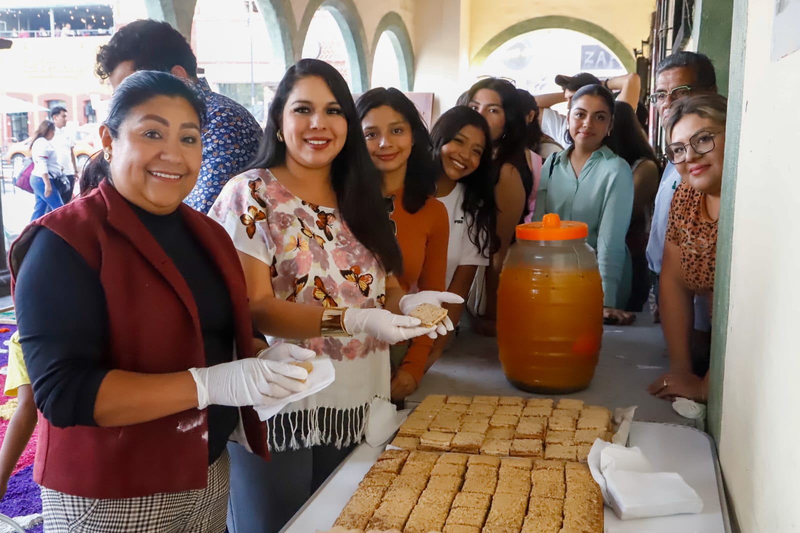 Encabeza Tonantzin Fernández la colocación de la alfombra monumental de Semana Santa
