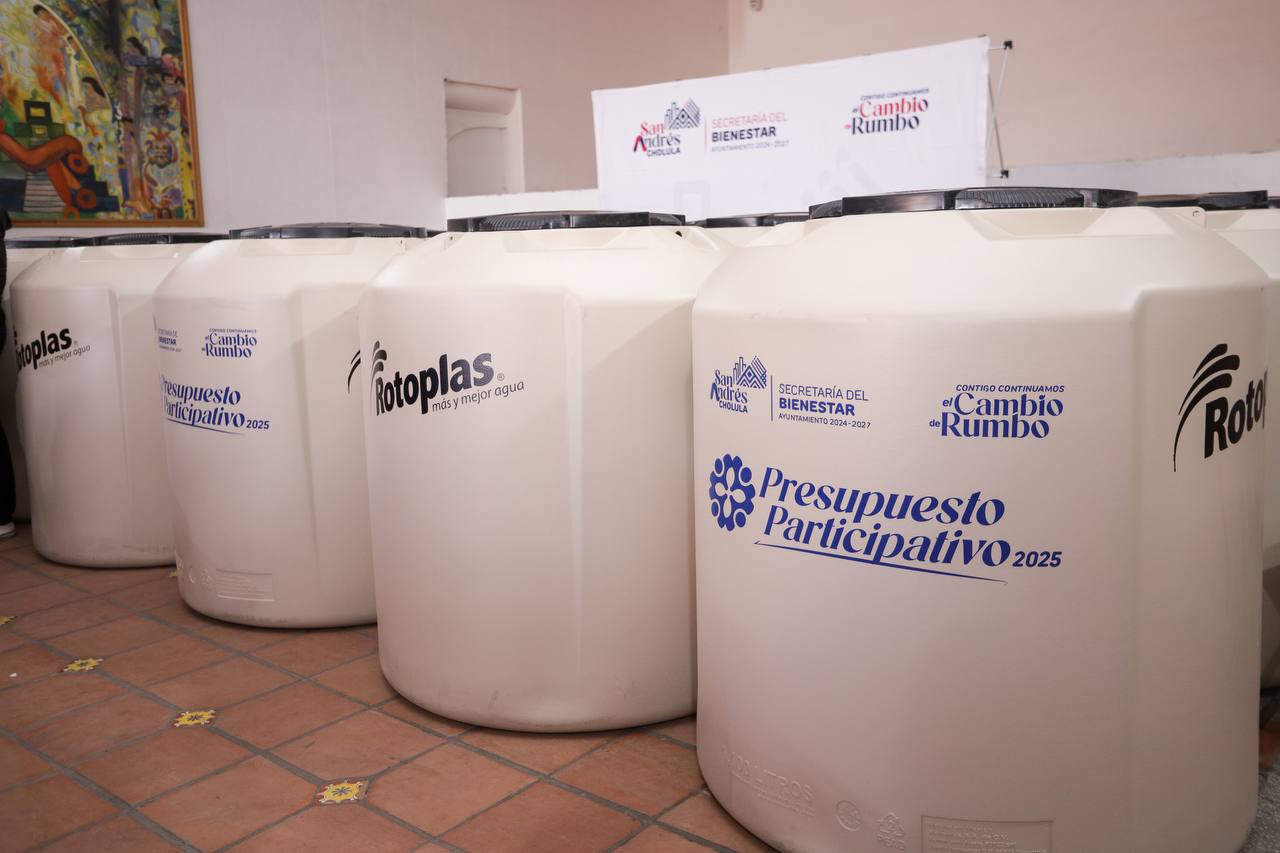 Mejora Lupita Cuautle condiciones de vida en San Andrés con entrega de tinacos