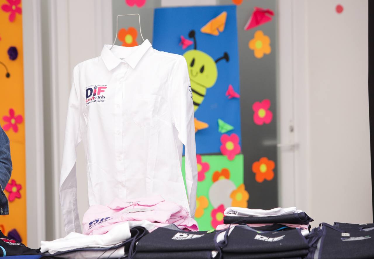 Fortalece Lupita Cuautle Identidad Institucional con Entrega de Uniformes a personal del Sistema Municipal DIF