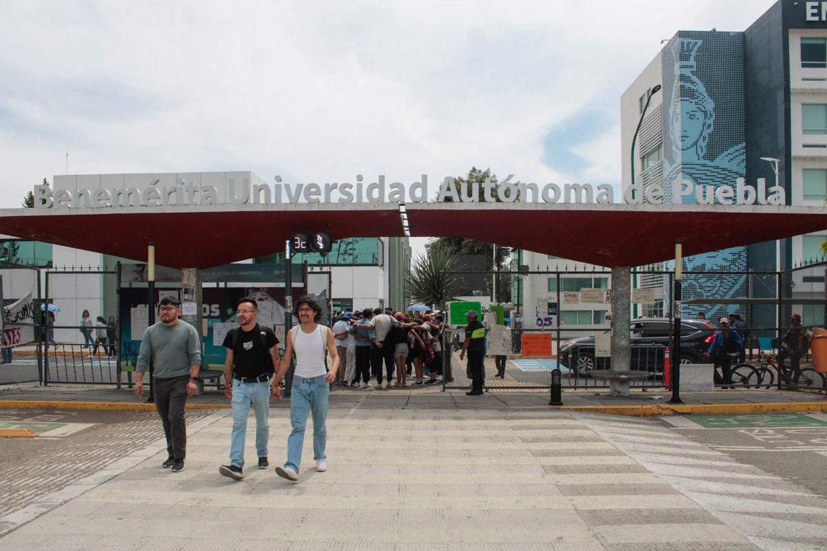 BUAP avanza en acuerdos tras paro estudiantil; estudiantes marchan al zócalo