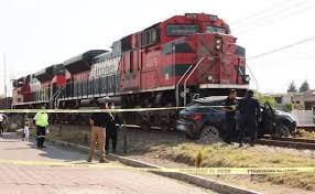 Tragedia en Amaxac: tren embiste auto y mueren madre e hija