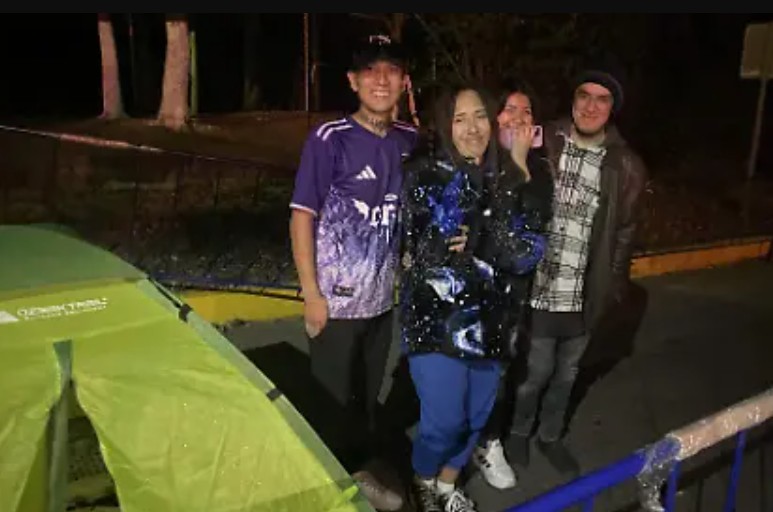 Fans acampan 48 horas antes del concierto de Maroon 5 en Feria de Puebla