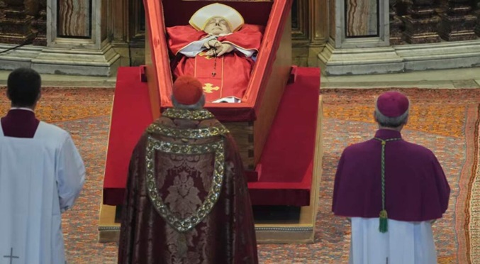 Papa Francisco será sepultado con sencillez en ceremonia solemne