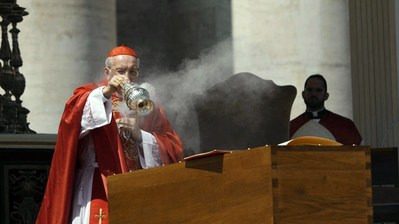 Papa Francisco es enterrado en Roma tras 12 años de servicio a los desfavorecidos