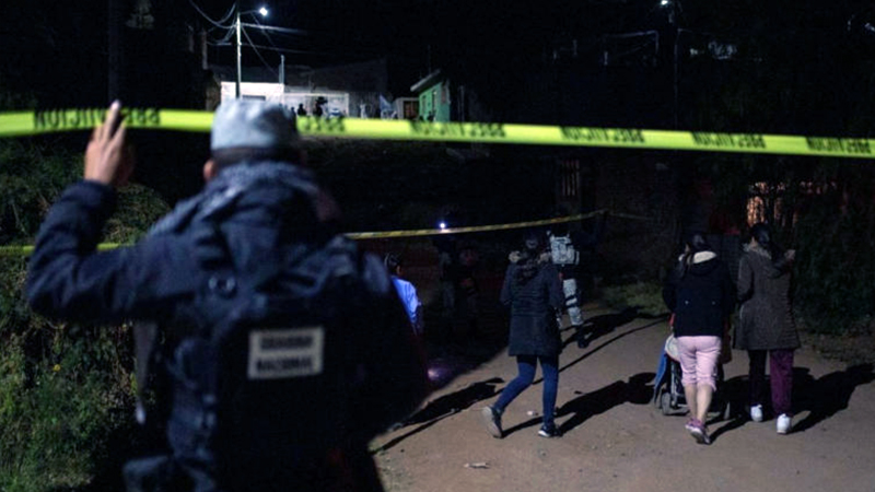 Riña entre civiles y policías en León deja una mujer sin vida y otra herida