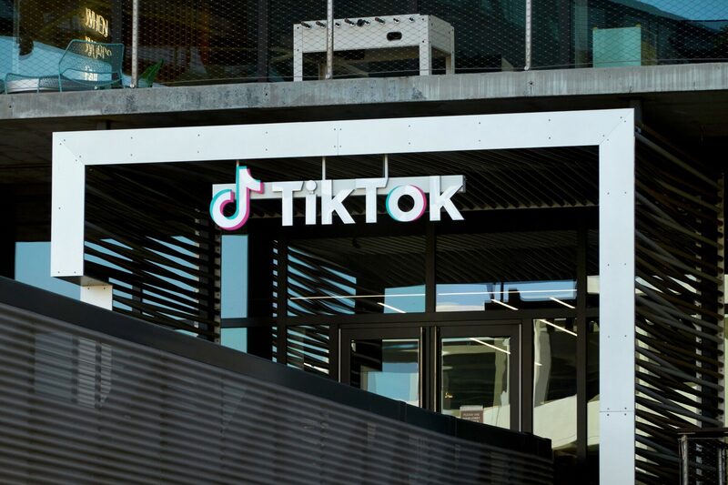 Amazon busca adquirir TikTok ante su posible prohibición en EE.UU.