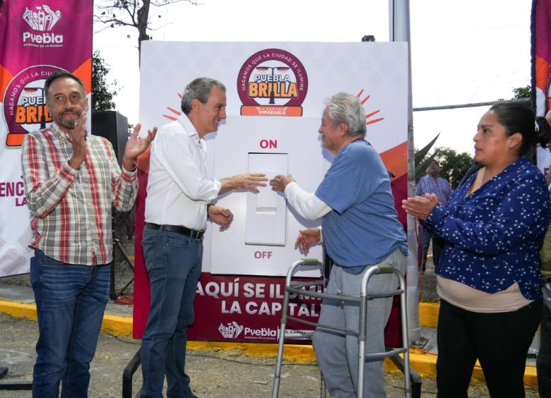 Puebla Brilla: Modernizan 235 luminarias LED en la Colonia Coatepec