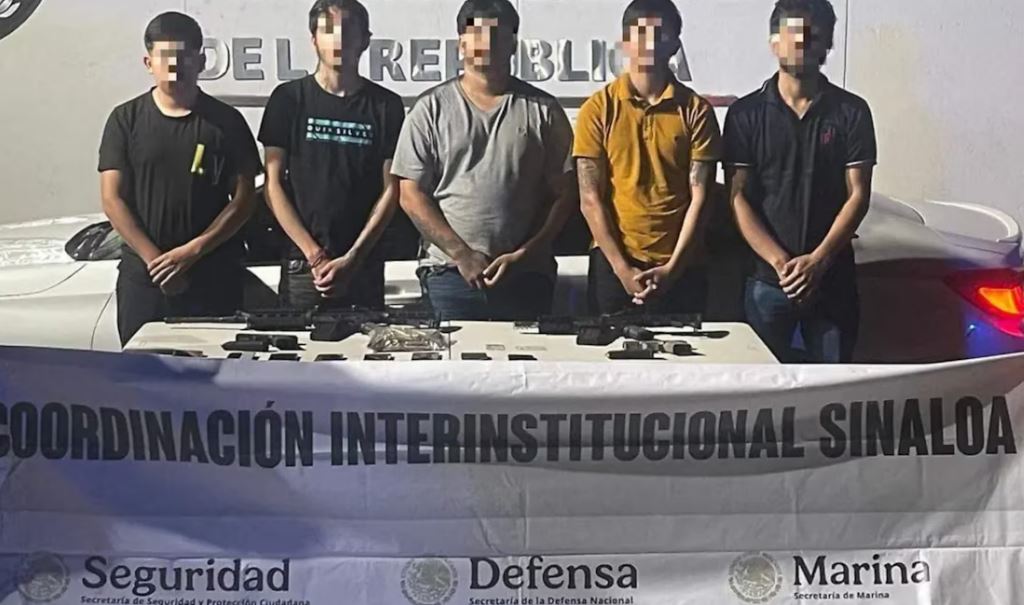 Detención de cinco hombres armados tras operativo en motel de Culiacán