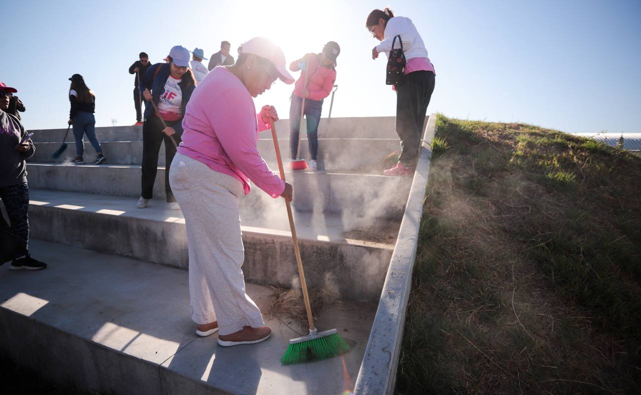 Encabeza Lupita Cuautle faena comunitaria en el CEDAT