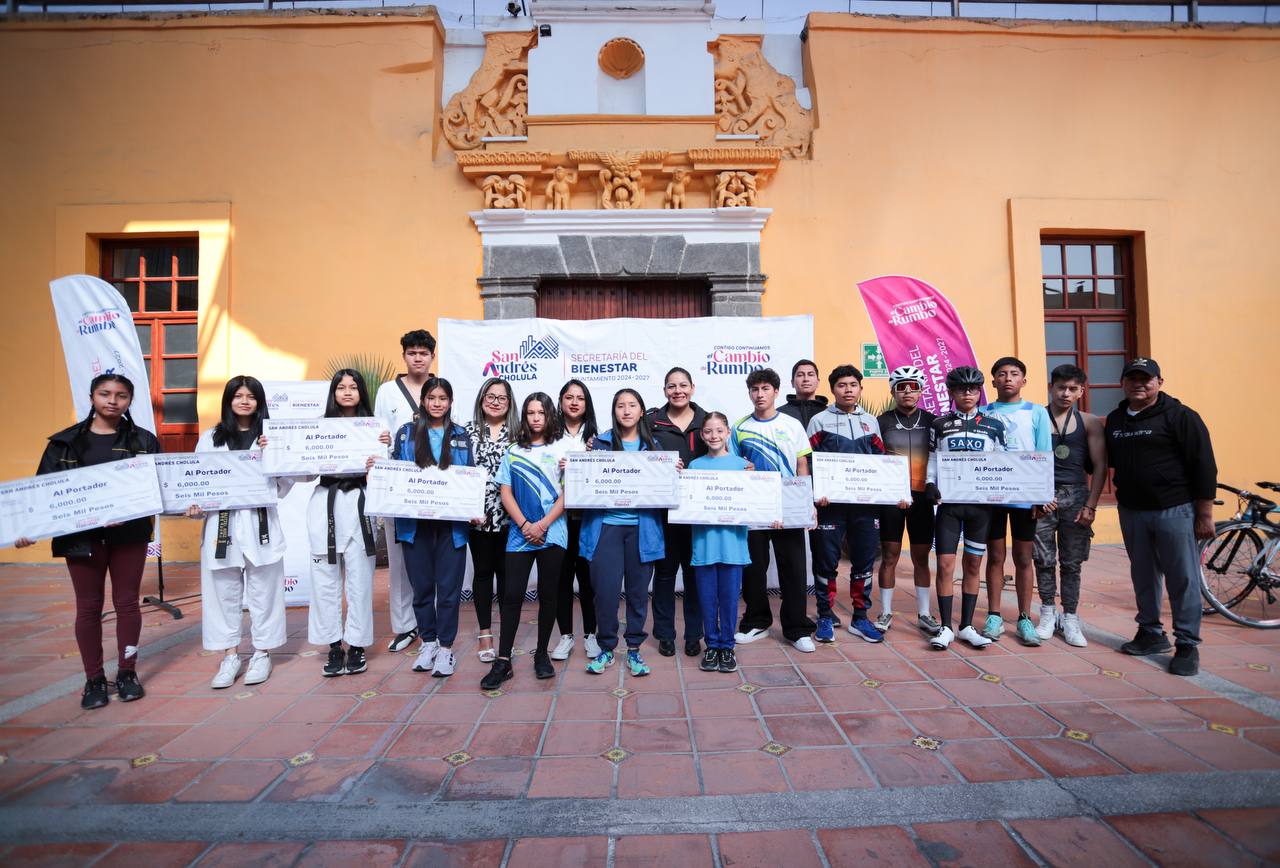 Compromiso con el deporte: gobierno municipal entrega becas a atletas