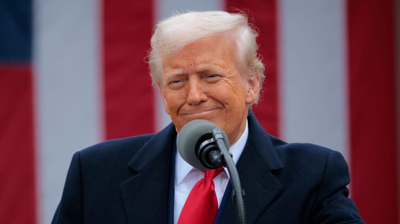 Trump desafía caída de mercados y mantiene política arancelaria