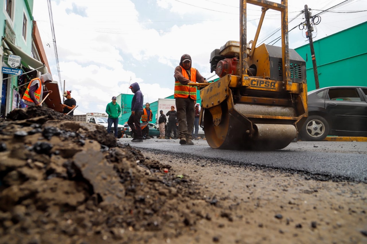  Tonantzin Fernández refuerza acciones de bacheo en la Cabecera Municipal
