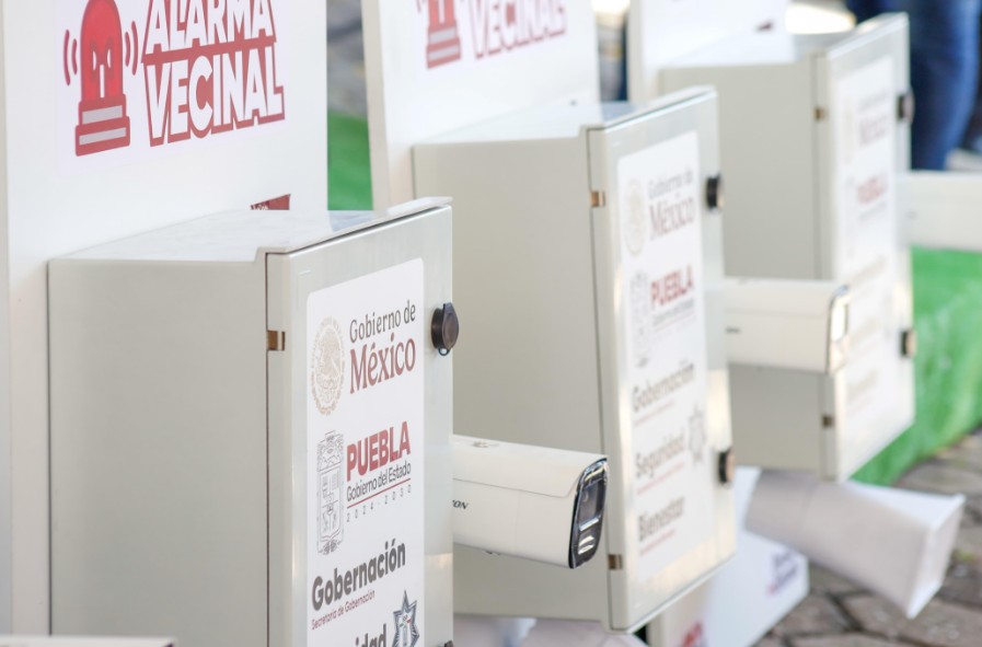 Entrega de Alarmas Vecinales en Puebla