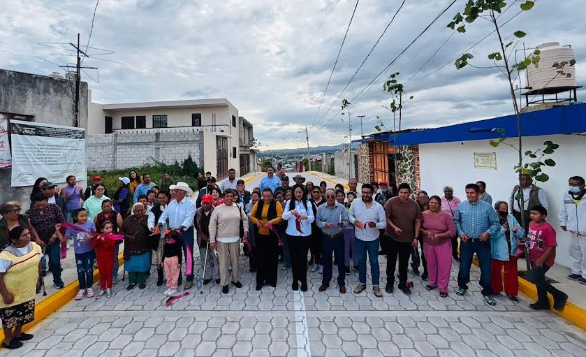 Entrega de pavimentación en San Alfonso