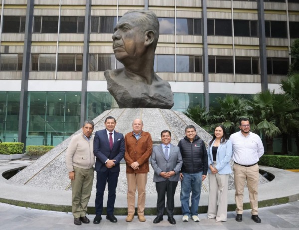 Pemex entregará al gobierno de Puebla más de 3 mil toneladas de asfalto