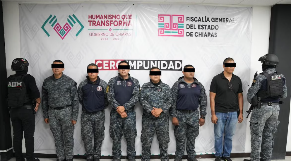 Detienen a policías en Chiapas tras video de brutal golpiza a detenido
