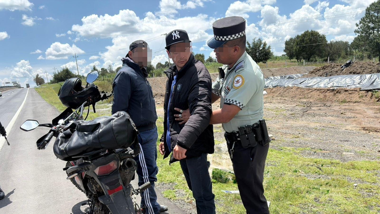 Guardia Nacional frustra posible asalto y detiene a dos hombres armados en Hueyotlipan