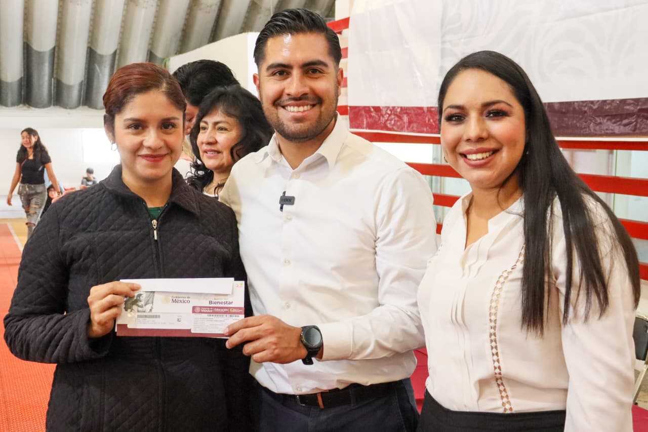 Tonantzin Fernández impulsa educación básica con entrega de becas “Rita Cetina” 