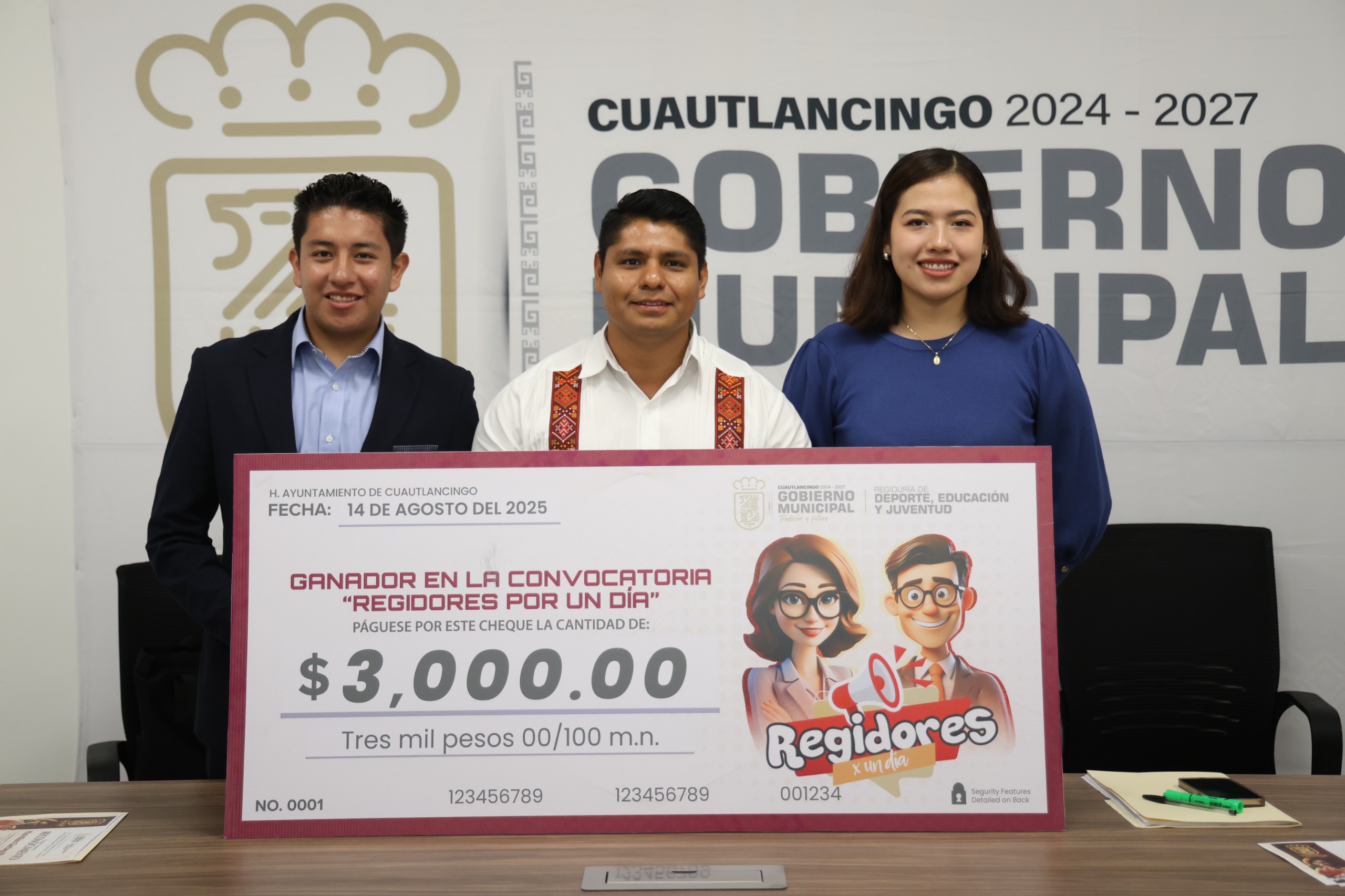 Preside Omar Muñoz premiación del concurso “Regidor por un día”