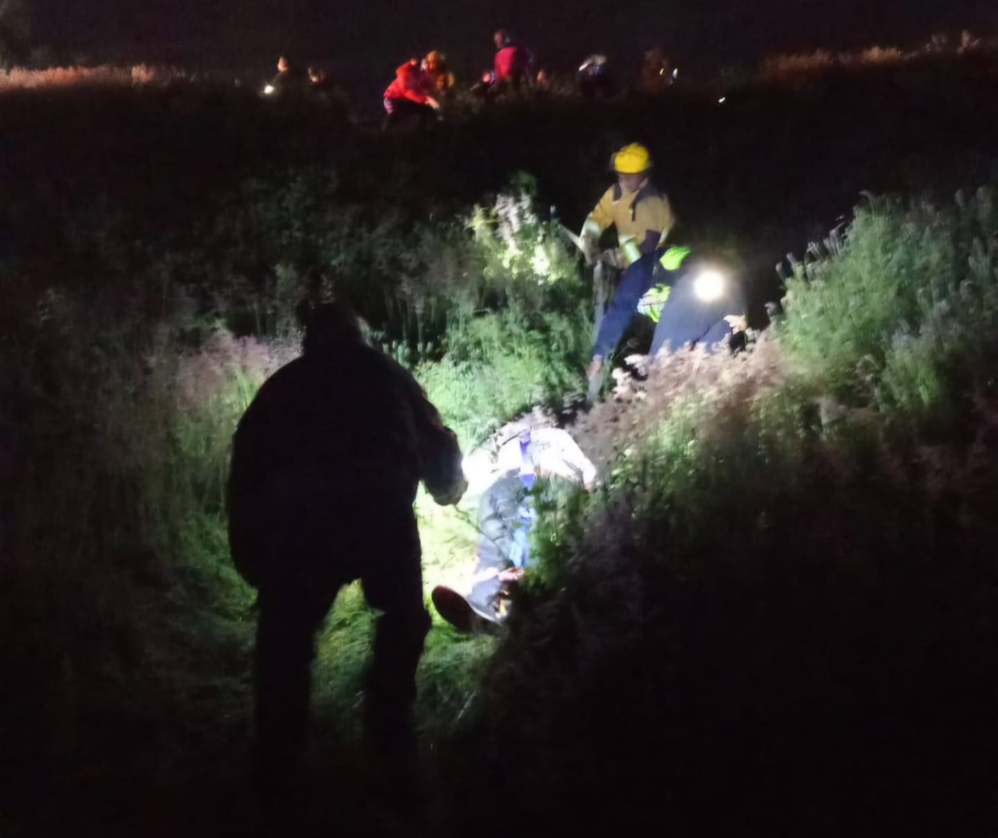 Cuerpos de emergencia atiende volcadura en Periférico Ecológico