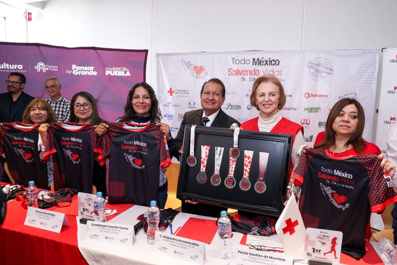 Presentan San Andrés Cholula y Cruz Roja Puebla playera y medalla de la Carrera Nacional ‘Todo México Salvando Vidas 2025’