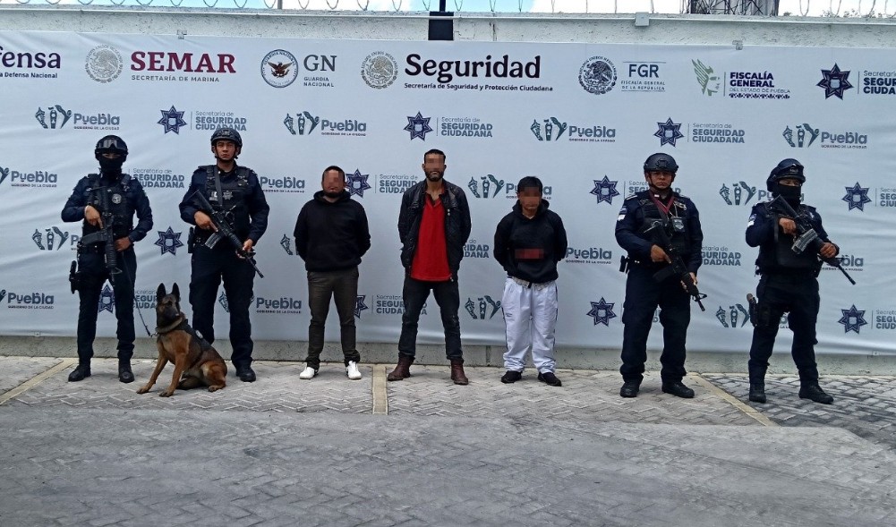 Detienen a tres presuntos ladrones tras asalto en negocio de Puebla