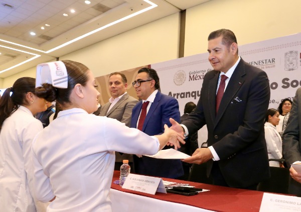 Anuncia Armenta más espacios para servicio social en medicina