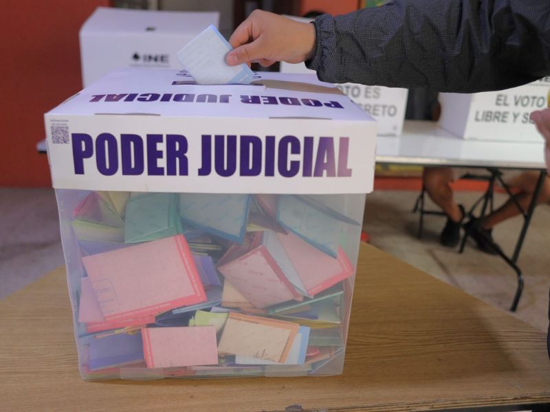 Magistrados denuncian fraude con “acordeones” en elección judicial 2025