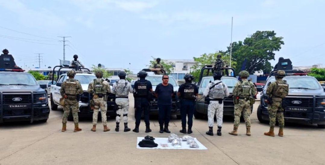 Detienen en Tabasco a policía que usaba su patrulla para vender drogas