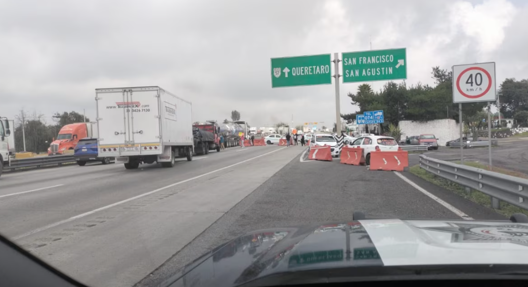 Bloqueo en autopista México-Querétaro: exigencias y rutas alternas