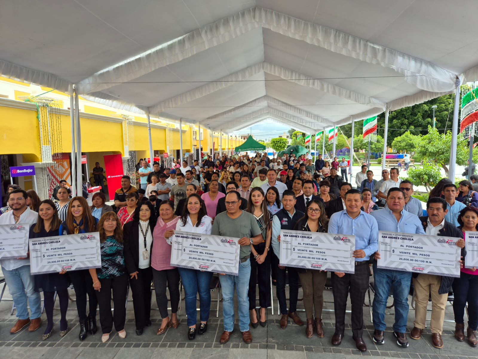 Impulsan economía local con entrega de créditos a emprendedores en San Andrés Cholula